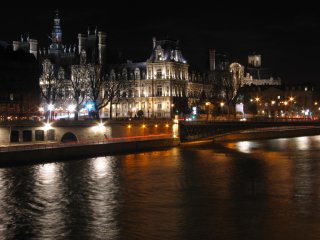 Hôtel de ville la nuit